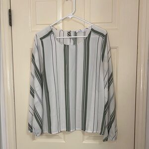 🤩 3 FOR $25 🤩 Ricki's White and Green Long Sleeve Blouse